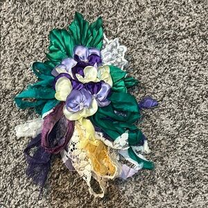 Pansy style flower pin